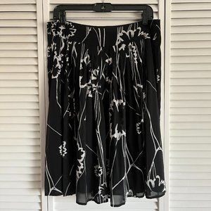 St. John Collection pleated skirt black & white floral size 12